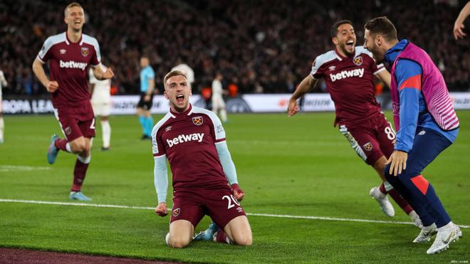 费兰深谙棒球之道 来源：巴塞官方推特费兰深谙棒球之道 来源：巴塞官方推特