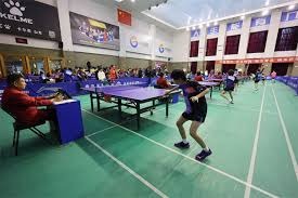 2025 年 12 月 27 日：纽约洋基球场举办 Bad Boy Mowers 碗赛发布会，总裁兰迪·莱文透露休赛期交易进展